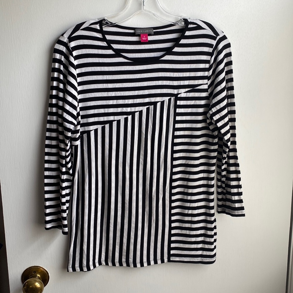Vince Camuto Striped 3/4 sleeve Top Contrasting stripes Designer Crew Neck Small